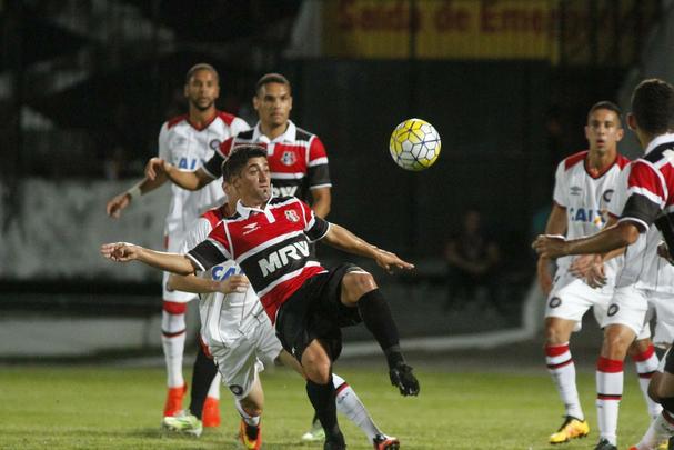 Pouco mais de dois mil torcedores estiveram no Arruda para apoiar o Tricolor diante do Atltico-PR nesta quarta-feira  noite