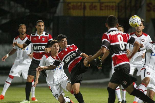 Pouco mais de dois mil torcedores estiveram no Arruda para apoiar o Tricolor diante do Atltico-PR nesta quarta-feira  noite