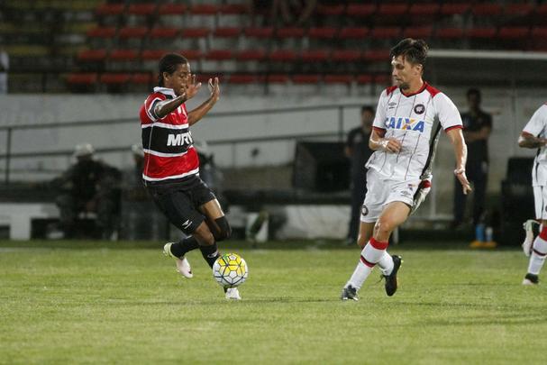 Pouco mais de dois mil torcedores estiveram no Arruda para apoiar o Tricolor diante do Atltico-PR nesta quarta-feira  noite