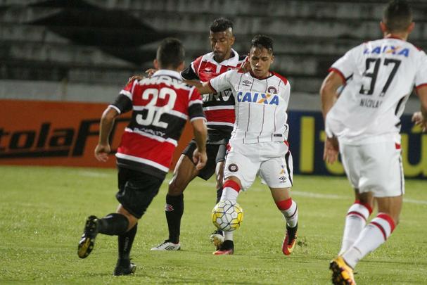 Pouco mais de dois mil torcedores estiveram no Arruda para apoiar o Tricolor diante do Atltico-PR nesta quarta-feira  noite