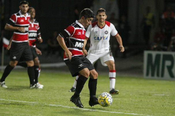 Pouco mais de dois mil torcedores estiveram no Arruda para apoiar o Tricolor diante do Atltico-PR nesta quarta-feira  noite