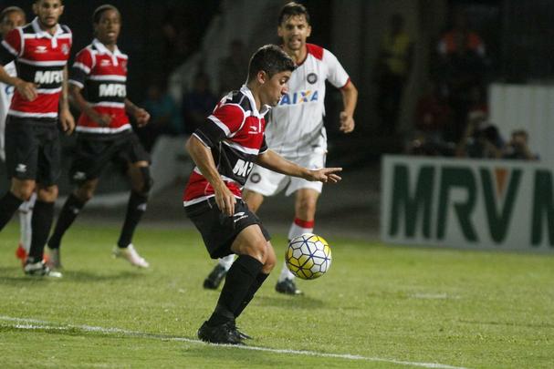 Pouco mais de dois mil torcedores estiveram no Arruda para apoiar o Tricolor diante do Atltico-PR nesta quarta-feira  noite
