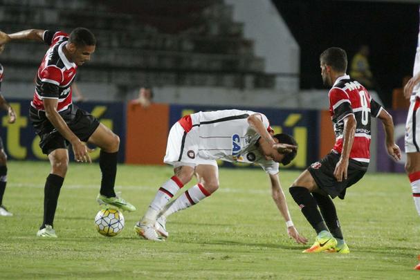 Pouco mais de dois mil torcedores estiveram no Arruda para apoiar o Tricolor diante do Atltico-PR nesta quarta-feira  noite