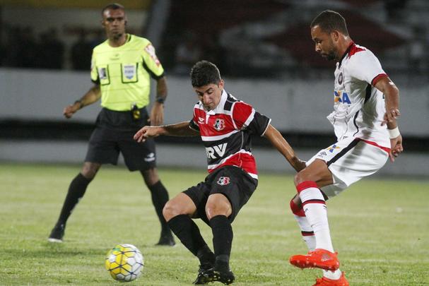 Pouco mais de dois mil torcedores estiveram no Arruda para apoiar o Tricolor diante do Atltico-PR nesta quarta-feira  noite