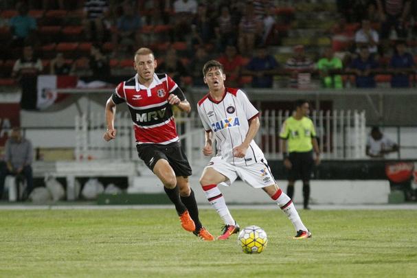 Pouco mais de dois mil torcedores estiveram no Arruda para apoiar o Tricolor diante do Atltico-PR nesta quarta-feira  noite