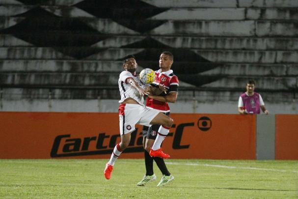 Pouco mais de dois mil torcedores estiveram no Arruda para apoiar o Tricolor diante do Atltico-PR nesta quarta-feira  noite