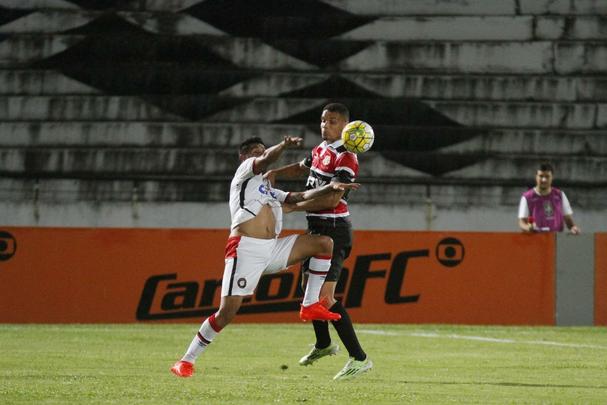 Pouco mais de dois mil torcedores estiveram no Arruda para apoiar o Tricolor diante do Atltico-PR nesta quarta-feira  noite