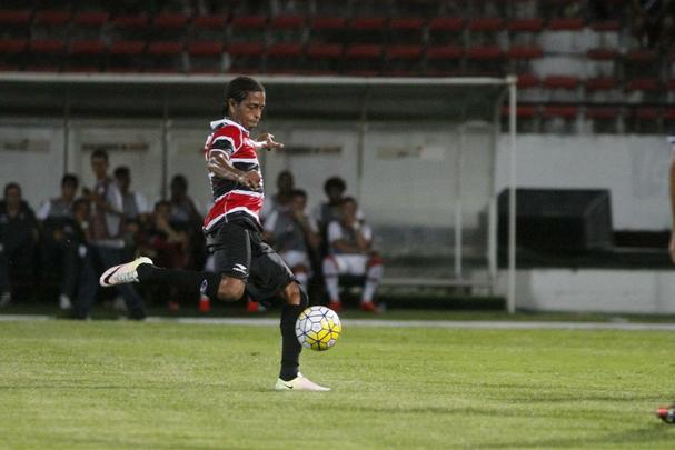 Pouco mais de dois mil torcedores estiveram no Arruda para apoiar o Tricolor diante do Atltico-PR nesta quarta-feira  noite