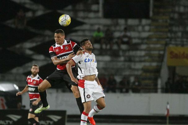 Pouco mais de dois mil torcedores estiveram no Arruda para apoiar o Tricolor diante do Atltico-PR nesta quarta-feira  noite