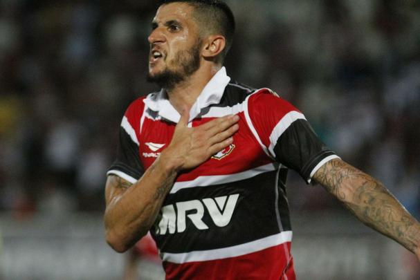 Pouco mais de dois mil torcedores estiveram no Arruda para apoiar o Tricolor diante do Atlético-PR nesta quarta-feira à noite