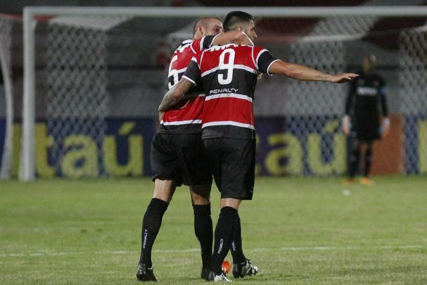 Pouco mais de dois mil torcedores estiveram no Arruda para apoiar o Tricolor diante do Atlético-PR nesta quarta-feira à noite
