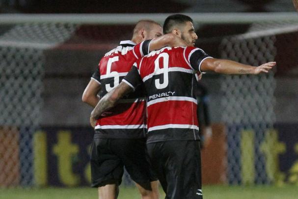 Pouco mais de dois mil torcedores estiveram no Arruda para apoiar o Tricolor diante do Atlético-PR nesta quarta-feira à noite