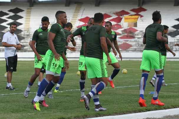 Grafite apareceu no gramado do Arruda para iniciar os trabalhos específicos, enquanto Bruno Moraes e o restante dos jogadores que atuaram frente ao Atlético-PR limitaram-se a trabalhos na academia antes de subirem o campo para apenas assistir às atividades do restante do elenco