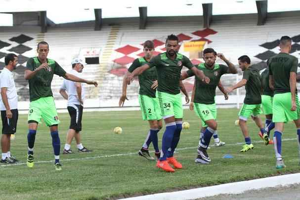 Grafite apareceu no gramado do Arruda para iniciar os trabalhos específicos, enquanto Bruno Moraes e o restante dos jogadores que atuaram frente ao Atlético-PR limitaram-se a trabalhos na academia antes de subirem o campo para apenas assistir às atividades do restante do elenco
