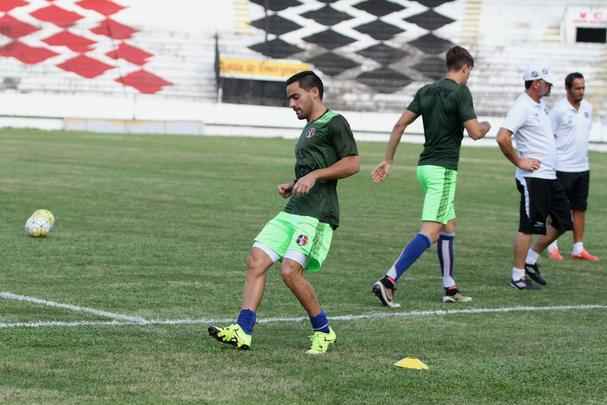 Grafite apareceu no gramado do Arruda para iniciar os trabalhos específicos, enquanto Bruno Moraes e o restante dos jogadores que atuaram frente ao Atlético-PR limitaram-se a trabalhos na academia antes de subirem o campo para apenas assistir às atividades do restante do elenco