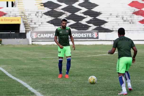 Grafite apareceu no gramado do Arruda para iniciar os trabalhos específicos, enquanto Bruno Moraes e o restante dos jogadores que atuaram frente ao Atlético-PR limitaram-se a trabalhos na academia antes de subirem o campo para apenas assistir às atividades do restante do elenco