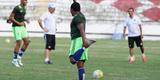 Grafite apareceu no gramado do Arruda para iniciar os trabalhos espec�ficos, enquanto Bruno Moraes e o restante dos jogadores que atuaram frente ao Atl�tico-PR limitaram-se a trabalhos na academia antes de subirem o campo para apenas assistir �s atividades do restante do elenco
