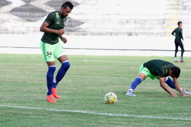 Grafite apareceu no gramado do Arruda para iniciar os trabalhos específicos, enquanto Bruno Moraes e o restante dos jogadores que atuaram frente ao Atlético-PR limitaram-se a trabalhos na academia antes de subirem o campo para apenas assistir às atividades do restante do elenco