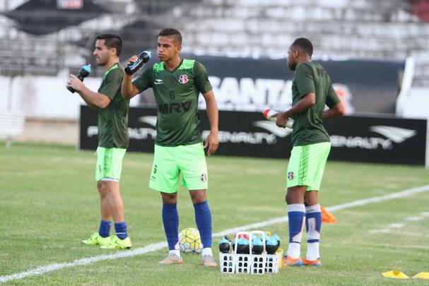 Grafite apareceu no gramado do Arruda para iniciar os trabalhos específicos, enquanto Bruno Moraes e o restante dos jogadores que atuaram frente ao Atlético-PR limitaram-se a trabalhos na academia antes de subirem o campo para apenas assistir às atividades do restante do elenco