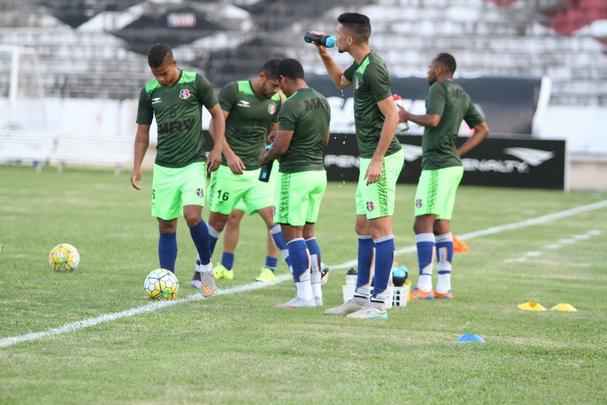 Grafite apareceu no gramado do Arruda para iniciar os trabalhos específicos, enquanto Bruno Moraes e o restante dos jogadores que atuaram frente ao Atlético-PR limitaram-se a trabalhos na academia antes de subirem o campo para apenas assistir às atividades do restante do elenco