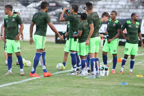 Grafite apareceu no gramado do Arruda para iniciar os trabalhos específicos, enquanto Bruno Moraes e o restante dos jogadores que atuaram frente ao Atlético-PR limitaram-se a trabalhos na academia antes de subirem o campo para apenas assistir às atividades do restante do elenco