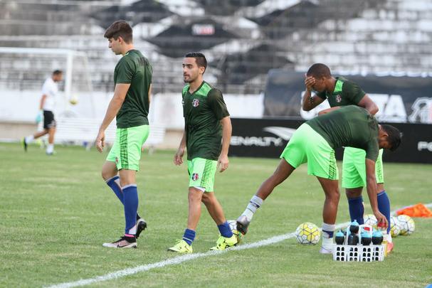 Grafite apareceu no gramado do Arruda para iniciar os trabalhos específicos, enquanto Bruno Moraes e o restante dos jogadores que atuaram frente ao Atlético-PR limitaram-se a trabalhos na academia antes de subirem o campo para apenas assistir às atividades do restante do elenco