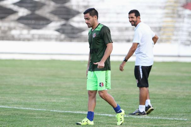 Grafite apareceu no gramado do Arruda para iniciar os trabalhos específicos, enquanto Bruno Moraes e o restante dos jogadores que atuaram frente ao Atlético-PR limitaram-se a trabalhos na academia antes de subirem o campo para apenas assistir às atividades do restante do elenco