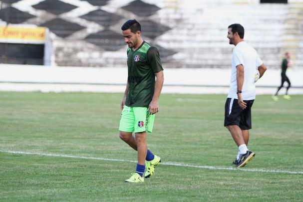 Grafite apareceu no gramado do Arruda para iniciar os trabalhos específicos, enquanto Bruno Moraes e o restante dos jogadores que atuaram frente ao Atlético-PR limitaram-se a trabalhos na academia antes de subirem o campo para apenas assistir às atividades do restante do elenco