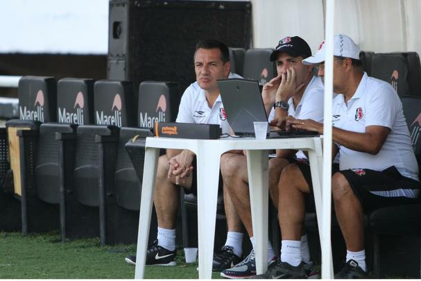 Grafite apareceu no gramado do Arruda para iniciar os trabalhos específicos, enquanto Bruno Moraes e o restante dos jogadores que atuaram frente ao Atlético-PR limitaram-se a trabalhos na academia antes de subirem o campo para apenas assistir às atividades do restante do elenco