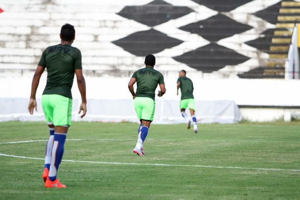 Grafite apareceu no gramado do Arruda para iniciar os trabalhos específicos, enquanto Bruno Moraes e o restante dos jogadores que atuaram frente ao Atlético-PR limitaram-se a trabalhos na academia antes de subirem o campo para apenas assistir às atividades do restante do elenco