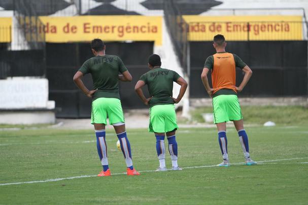 Grafite apareceu no gramado do Arruda para iniciar os trabalhos específicos, enquanto Bruno Moraes e o restante dos jogadores que atuaram frente ao Atlético-PR limitaram-se a trabalhos na academia antes de subirem o campo para apenas assistir às atividades do restante do elenco