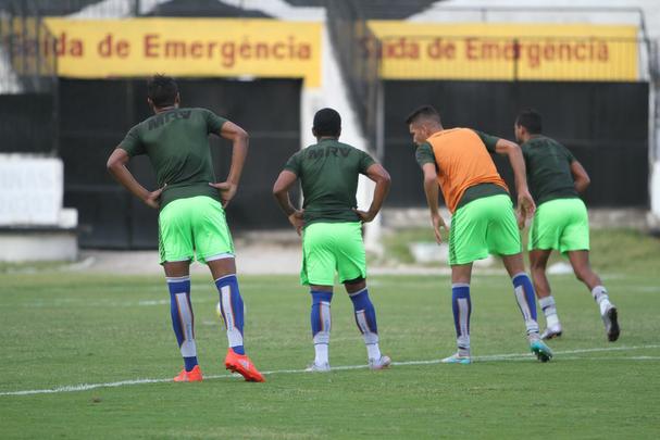 Grafite apareceu no gramado do Arruda para iniciar os trabalhos específicos, enquanto Bruno Moraes e o restante dos jogadores que atuaram frente ao Atlético-PR limitaram-se a trabalhos na academia antes de subirem o campo para apenas assistir às atividades do restante do elenco