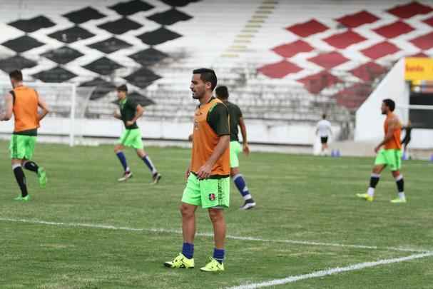 Grafite apareceu no gramado do Arruda para iniciar os trabalhos específicos, enquanto Bruno Moraes e o restante dos jogadores que atuaram frente ao Atlético-PR limitaram-se a trabalhos na academia antes de subirem o campo para apenas assistir às atividades do restante do elenco