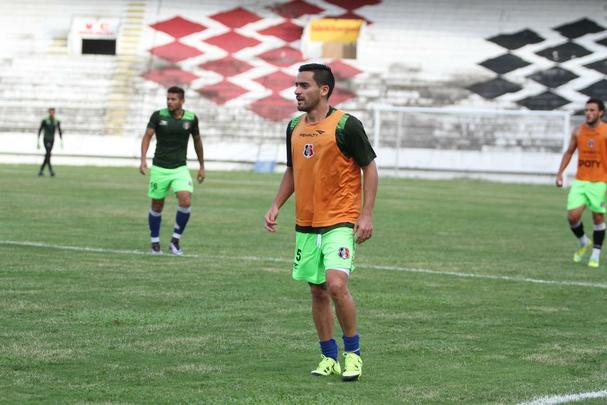 Grafite apareceu no gramado do Arruda para iniciar os trabalhos específicos, enquanto Bruno Moraes e o restante dos jogadores que atuaram frente ao Atlético-PR limitaram-se a trabalhos na academia antes de subirem o campo para apenas assistir às atividades do restante do elenco