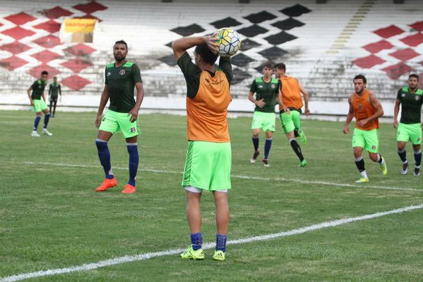 Grafite apareceu no gramado do Arruda para iniciar os trabalhos específicos, enquanto Bruno Moraes e o restante dos jogadores que atuaram frente ao Atlético-PR limitaram-se a trabalhos na academia antes de subirem o campo para apenas assistir às atividades do restante do elenco
