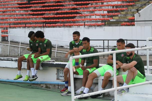 Grafite apareceu no gramado do Arruda para iniciar os trabalhos específicos, enquanto Bruno Moraes e o restante dos jogadores que atuaram frente ao Atlético-PR limitaram-se a trabalhos na academia antes de subirem o campo para apenas assistir às atividades do restante do elenco