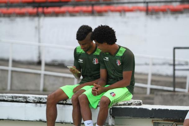 Grafite apareceu no gramado do Arruda para iniciar os trabalhos específicos, enquanto Bruno Moraes e o restante dos jogadores que atuaram frente ao Atlético-PR limitaram-se a trabalhos na academia antes de subirem o campo para apenas assistir às atividades do restante do elenco