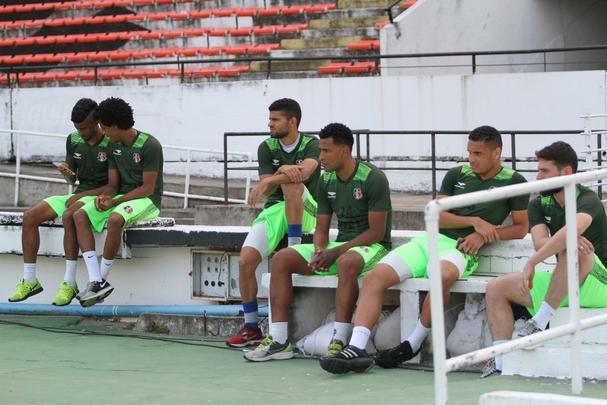 Grafite apareceu no gramado do Arruda para iniciar os trabalhos específicos, enquanto Bruno Moraes e o restante dos jogadores que atuaram frente ao Atlético-PR limitaram-se a trabalhos na academia antes de subirem o campo para apenas assistir às atividades do restante do elenco