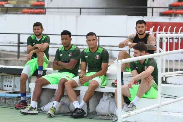 Grafite apareceu no gramado do Arruda para iniciar os trabalhos específicos, enquanto Bruno Moraes e o restante dos jogadores que atuaram frente ao Atlético-PR limitaram-se a trabalhos na academia antes de subirem o campo para apenas assistir às atividades do restante do elenco