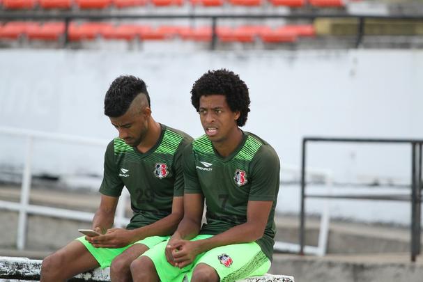 Grafite apareceu no gramado do Arruda para iniciar os trabalhos específicos, enquanto Bruno Moraes e o restante dos jogadores que atuaram frente ao Atlético-PR limitaram-se a trabalhos na academia antes de subirem o campo para apenas assistir às atividades do restante do elenco