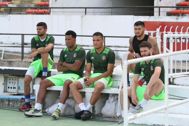 Grafite apareceu no gramado do Arruda para iniciar os trabalhos específicos, enquanto Bruno Moraes e o restante dos jogadores que atuaram frente ao Atlético-PR limitaram-se a trabalhos na academia antes de subirem o campo para apenas assistir às atividades do restante do elenco