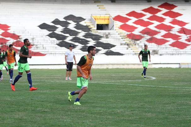 Grafite apareceu no gramado do Arruda para iniciar os trabalhos específicos, enquanto Bruno Moraes e o restante dos jogadores que atuaram frente ao Atlético-PR limitaram-se a trabalhos na academia antes de subirem o campo para apenas assistir às atividades do restante do elenco