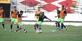 Grafite apareceu no gramado do Arruda para iniciar os trabalhos espec�ficos, enquanto Bruno Moraes e o restante dos jogadores que atuaram frente ao Atl�tico-PR limitaram-se a trabalhos na academia antes de subirem o campo para apenas assistir �s atividades do restante do elenco