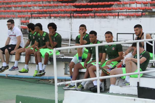 Grafite apareceu no gramado do Arruda para iniciar os trabalhos específicos, enquanto Bruno Moraes e o restante dos jogadores que atuaram frente ao Atlético-PR limitaram-se a trabalhos na academia antes de subirem o campo para apenas assistir às atividades do restante do elenco