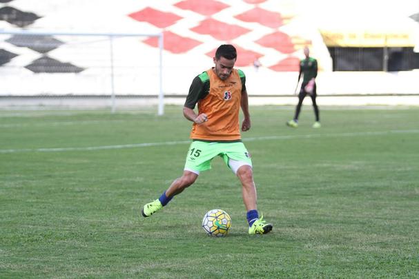 Grafite apareceu no gramado do Arruda para iniciar os trabalhos específicos, enquanto Bruno Moraes e o restante dos jogadores que atuaram frente ao Atlético-PR limitaram-se a trabalhos na academia antes de subirem o campo para apenas assistir às atividades do restante do elenco