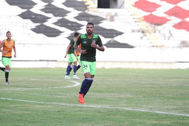 Grafite apareceu no gramado do Arruda para iniciar os trabalhos específicos, enquanto Bruno Moraes e o restante dos jogadores que atuaram frente ao Atlético-PR limitaram-se a trabalhos na academia antes de subirem o campo para apenas assistir às atividades do restante do elenco