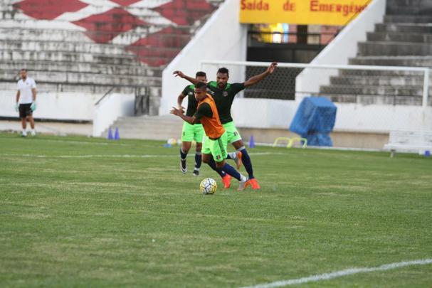 Grafite apareceu no gramado do Arruda para iniciar os trabalhos específicos, enquanto Bruno Moraes e o restante dos jogadores que atuaram frente ao Atlético-PR limitaram-se a trabalhos na academia antes de subirem o campo para apenas assistir às atividades do restante do elenco