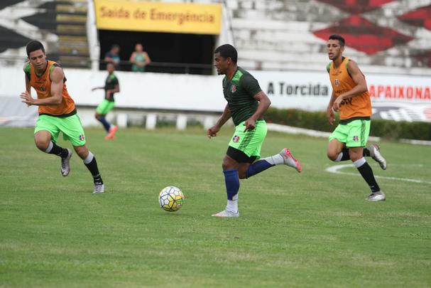 Grafite apareceu no gramado do Arruda para iniciar os trabalhos específicos, enquanto Bruno Moraes e o restante dos jogadores que atuaram frente ao Atlético-PR limitaram-se a trabalhos na academia antes de subirem o campo para apenas assistir às atividades do restante do elenco