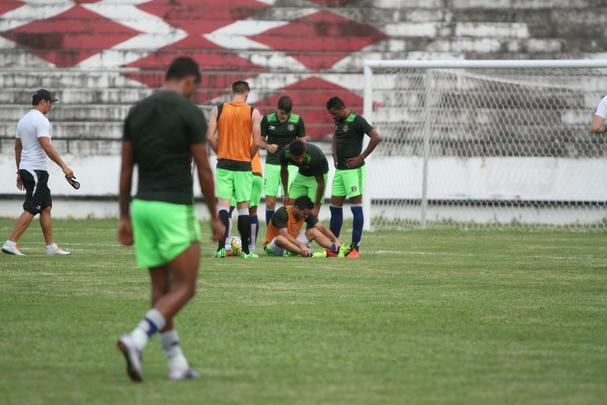 Grafite apareceu no gramado do Arruda para iniciar os trabalhos específicos, enquanto Bruno Moraes e o restante dos jogadores que atuaram frente ao Atlético-PR limitaram-se a trabalhos na academia antes de subirem o campo para apenas assistir às atividades do restante do elenco