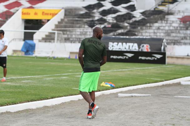 Grafite apareceu no gramado do Arruda para iniciar os trabalhos específicos, enquanto Bruno Moraes e o restante dos jogadores que atuaram frente ao Atlético-PR limitaram-se a trabalhos na academia antes de subirem o campo para apenas assistir às atividades do restante do elenco